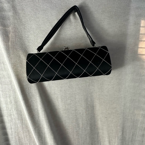 Chic Black Quilted Clutch - Picture 1 of 2
